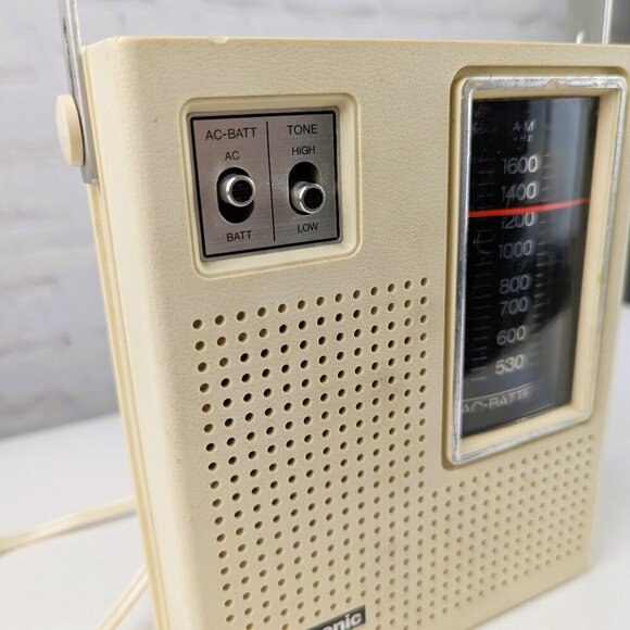 Vintage 70s Panasonic R-1493 AM Radio - Picture 2 of 8